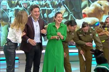 Diana Bolocco y Karla Constant rieron a carcajadas: Roberto Saa sufre divertido chascarro en "Mucho Gusto"