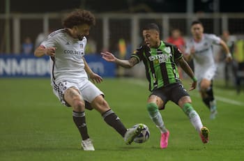 Críticas cruzadas en Colo Colo: Maxi Falcón se fue contra el esquema de Quinteros y el DT destrozó a la defensa