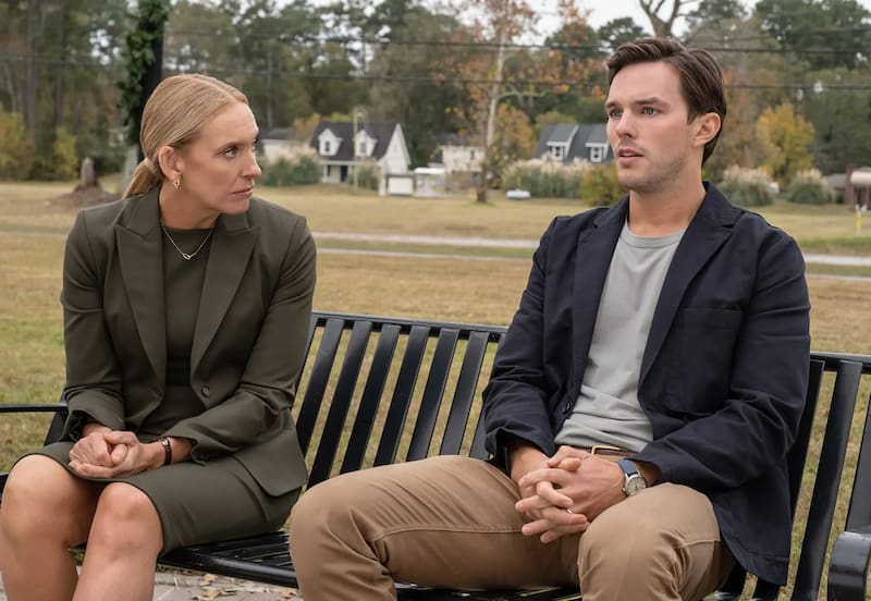 Nicholas Hoult y Toni Collette protagonizan esta cinta en tendencia.