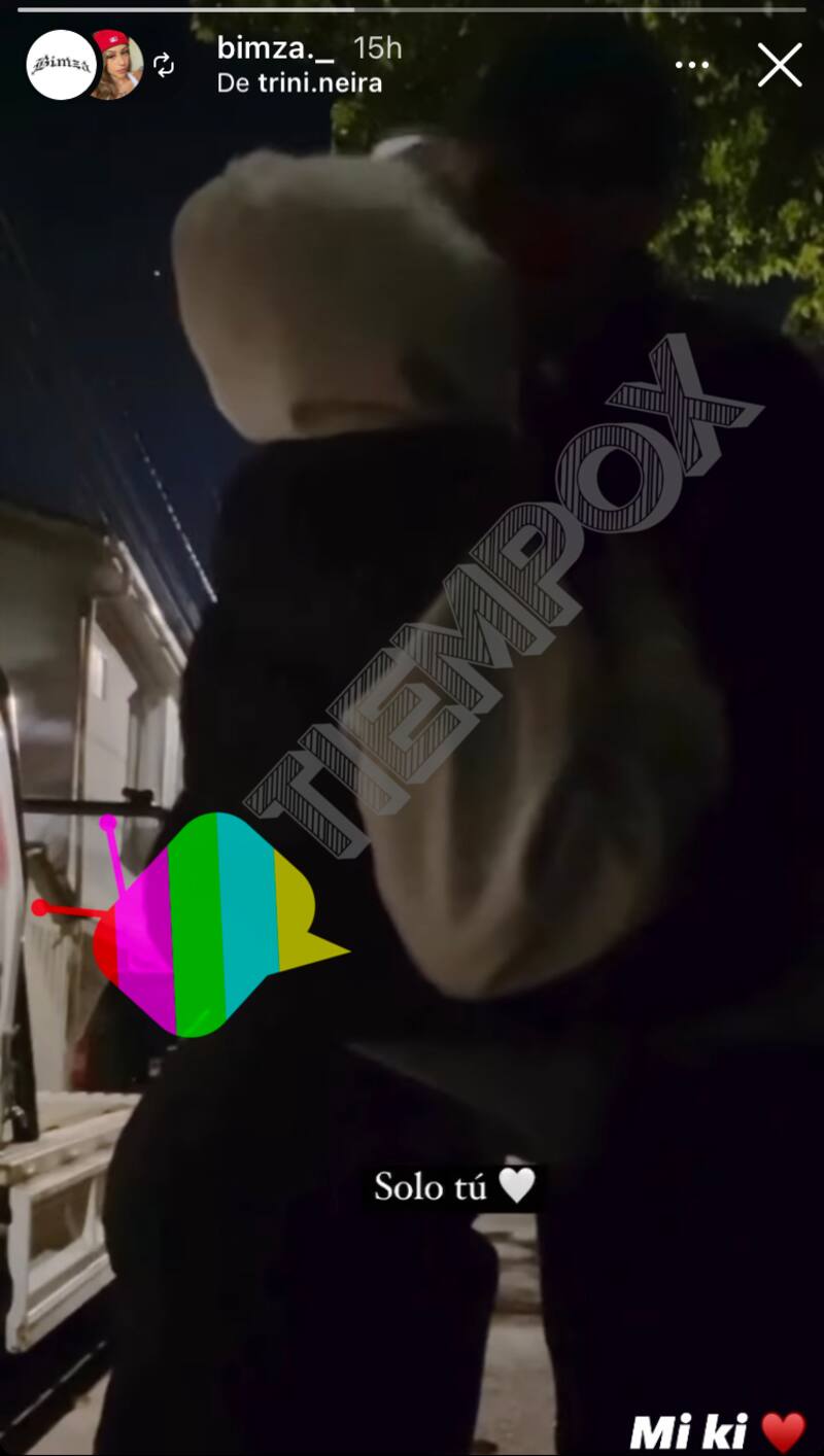 Trinidad Neira y Bastián Muñoz, Bimza, dándose un beso / Créditos: Instagram