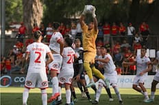 Nuevo refuerzo uruguayo de Unión Española estuvo de incógnito en el partido ante Recoleta