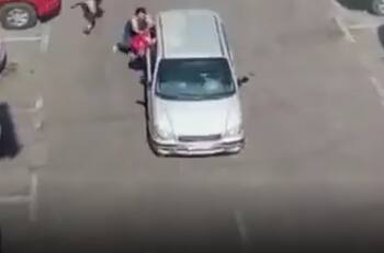 VIDEO | Violento asalto contra mujer en Zofri de Iquique: Fue arrastrada varios metros desde un auto