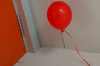 VIDEO | ¿El fantasma de un bebé o helio? Globo es captado moviéndose solo en hospital de Chile