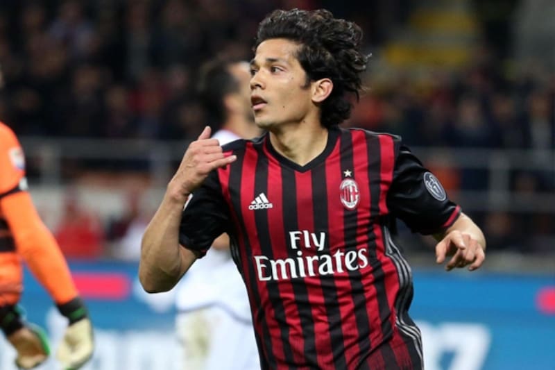 celebrando su único gol en el Milan en 2017.