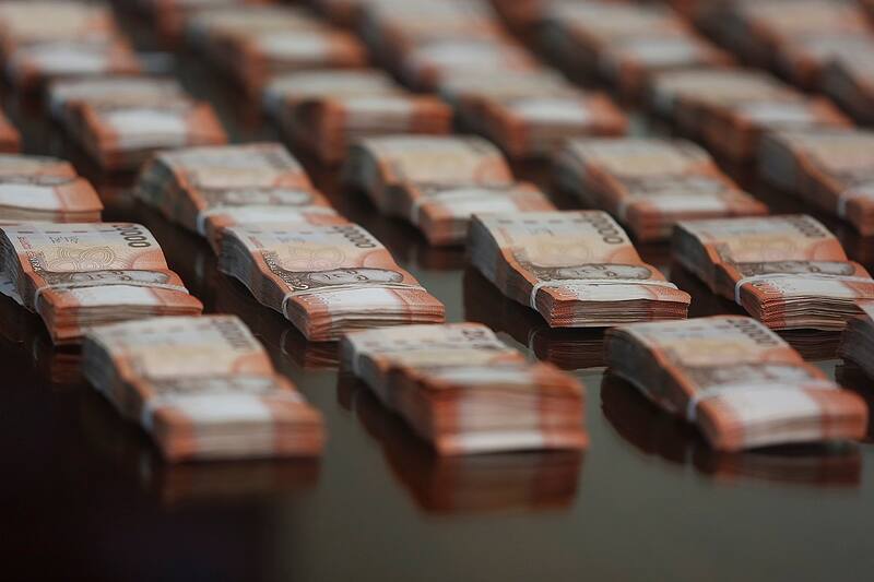 Santiago, 13 de agosto de 2016.
PDI informa sobre detención de “un clan familiar dedicado a la exportación ilícita de oro, los detenidos son seis en total y enfrentan cargos por asociación ilícita; lavado de activos; contrabando y declaración aduanera maliciosamente falsa”.
Karin Pozo/ Aton Chile.