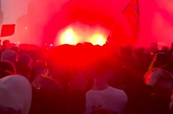 VIDEO | Locura total en Parma: así festeja la hinchada luego de obtener el ascenso tras 3 años en Serie B