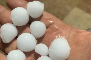 VIDEO | ¡Eran enormes!: Así fue la fuerte granizada que afectó a Toluca, México