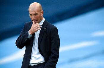 Hinchas del Real Madrid recordaron el "Alcorconazo" de Pellegrini tras la derrota ante el Alcoyano y exigen la salida de Zidane