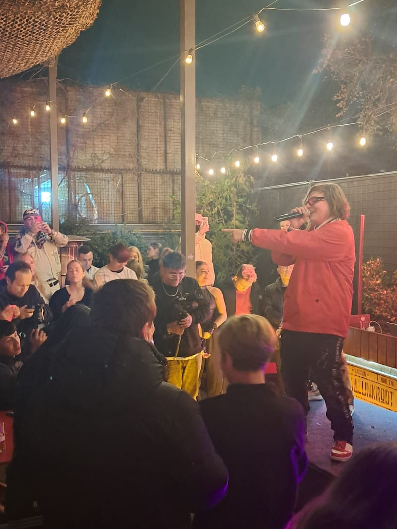 Hijo de Julio César Rodríguez y Fran García-Huidobro, NineTeen Elevnn, debutó con show en solitario