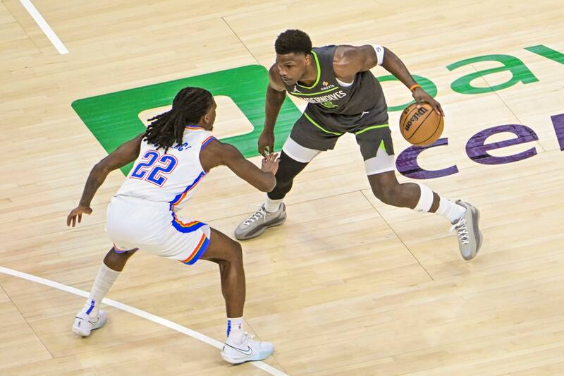 Anthony Edwards no tuvo su mejor partido. EFE