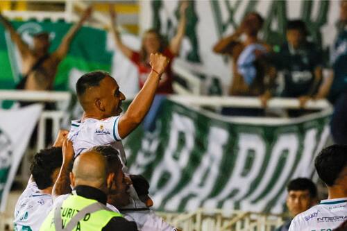 Los Caturros hacen de local en el Estadio Bicentenario Lucio Fariña de Quillota. Foto. Agencia Aton.
