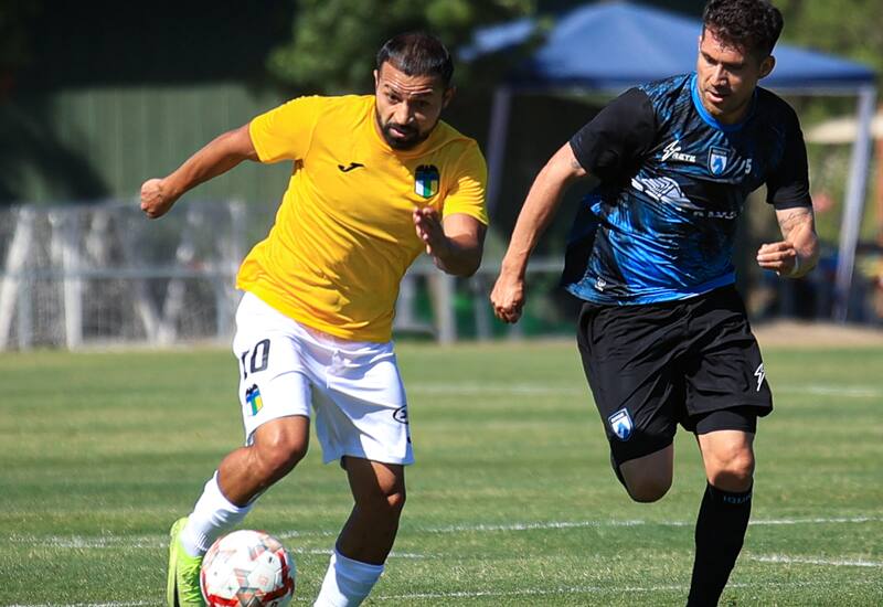se enfrentaron en el mediocampo del amistoso entre O'Higgins y Deportes Iquique. (Foto: @OHigginsOficial)