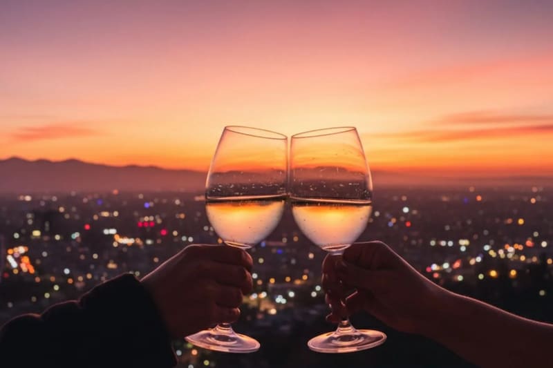 El evento preparado especialmente para San Valentín, contará con vistas privilegiadas al aterdecer desde la punta del cerro San Cristóbal. Foto: Turistik.