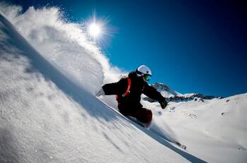 Valle Nevado busca trabajadores: Ofrecen traslado, alojamiento y hasta alimentación