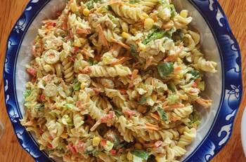 ¿Detox post Fiestas Patrias? Aprende a cocinar esta exquisita receta de ensalada de fideos con atún y palta