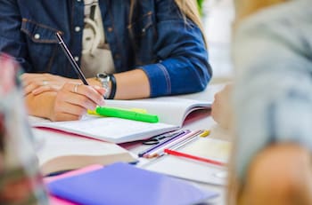 Estas son las carreras más estudiadas en Chile, según la IA