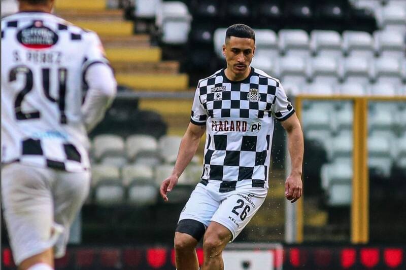 Rodrigo Abascal es uno de los dos defensores centrales que juegan en Europa que busca la U.