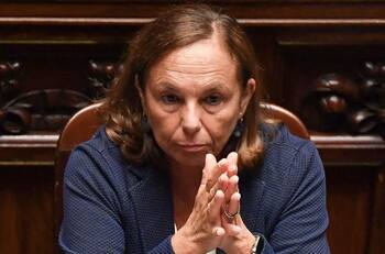 Titular de Interior da positivo por Covid-19 en pleno Consejo de Ministros