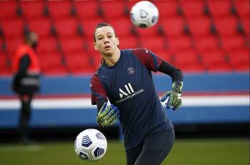 Christiane Endler: "Pensé dejar el fútbol en Inglaterra, por eso decidí volver a Colo Colo"