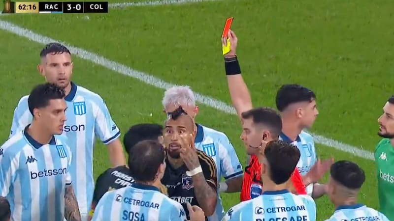 ¡No lo podía creer! El gesto que provocó la expulsión de Arturo Vidal en Copa Libertadores