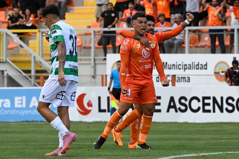 El volante anotó un gol y dio una asistencia en su debut con Cobreloa. Foto: Agencia ATON.