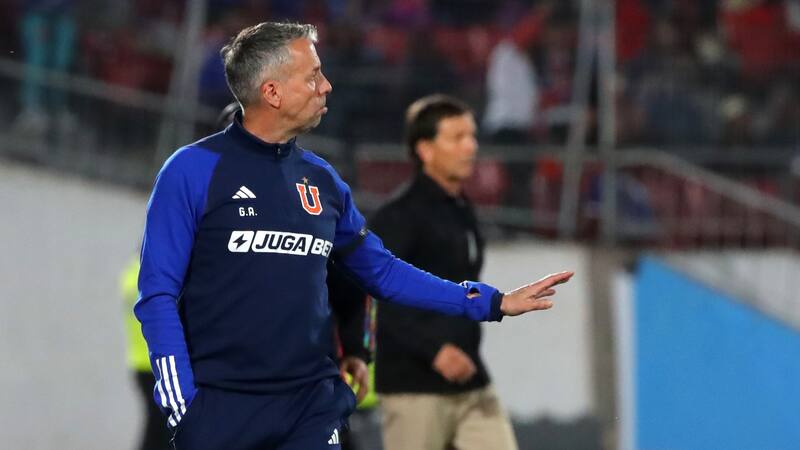 La gran sorpresa de Gustavo Álvarez: dejó la U hace tres meses y reapareció en la citación ante Ñublense