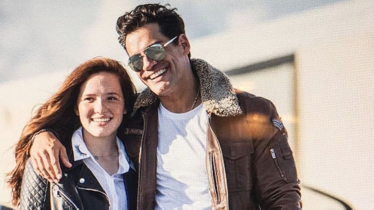 "Demasiado guapo": Hija de Cristián de la Fuente, Laura, elogió a su padre que animaba el Miss Universo 2021