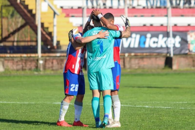 Deportes Linares cayó de manera agónica con Deportes Iberia y descendió a Tercera A.