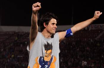 Rivarola celebró con la polera de Goku su anotación a Colo Colo en el Superclásico de estrellas