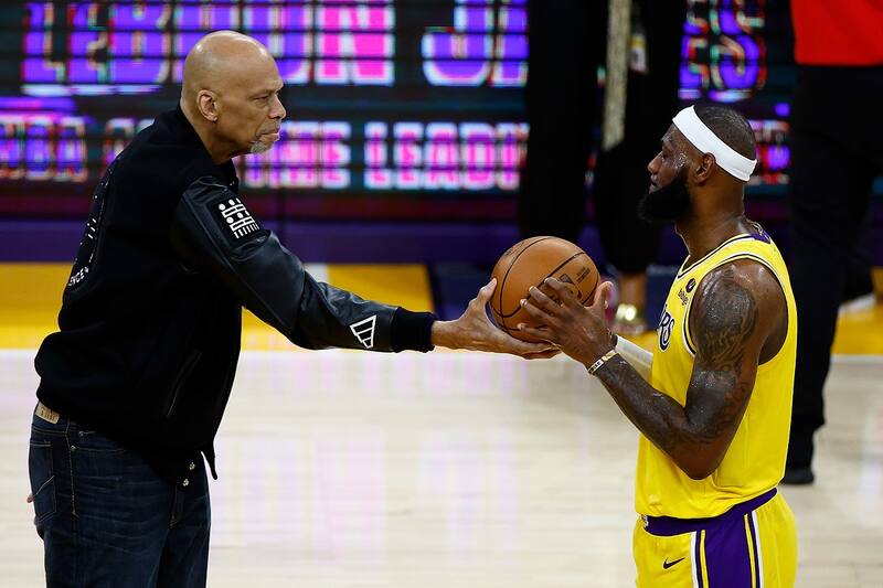 El jugador de Lakers se convirtió en el máximo anotador de todos los tiempos.