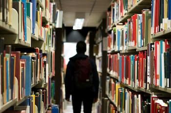 Desde ayudas económicas hasta de residencia: Revisa las desconocidas becas privadas para universidades e IP