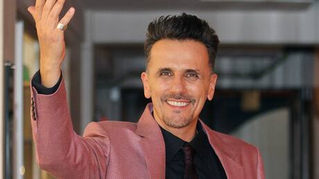 ¿Cuánto cuesta la potente Hyundai Santa Fe 2025 que conduce Sergio Lagos?