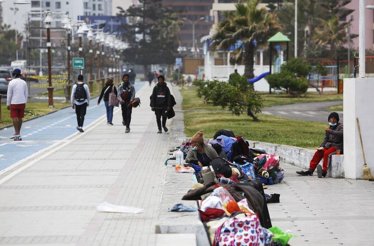 Denuncian al Gobierno por incumplir fallo de la Corte Suprema para dar "trato humanitario" a migrantes en Iquique
