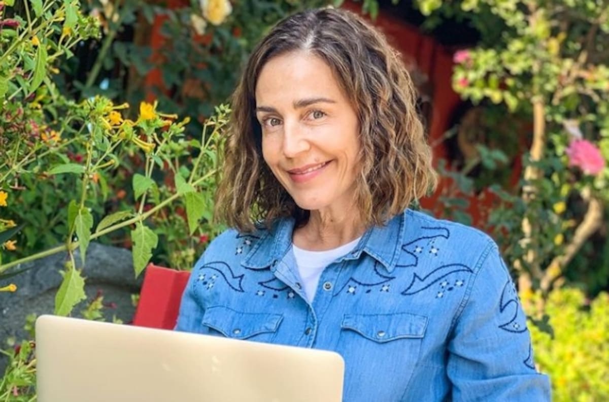 Bárbara Rebolledo enternece las redes sociales con bella postal juntos a sus hijas
