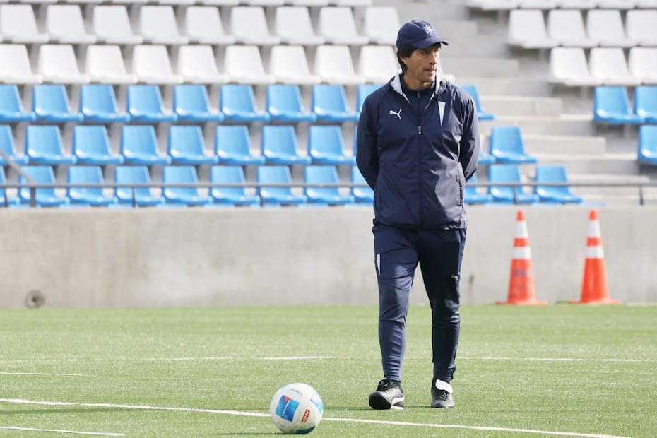 El entrenador de Universidad Católica no le ha dado minutos a Vicente Cárcamo. Foto: Agencia Aton.