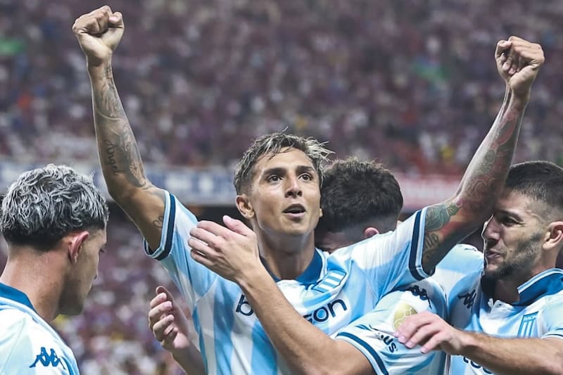 visita este martes a Colo Colo. Foto: Racing.