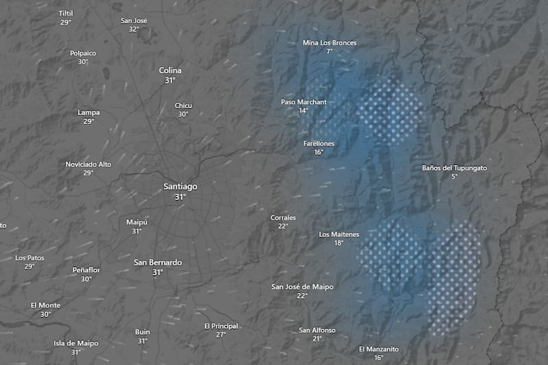 En las próximas horas, las precipitaciones volverían a los sectores cordilleranos de Santiago en un evento de menor intensidad. Créditos: Windy.