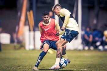 Con renovado look, Nicolás Castillo volvería a la titularidad en América