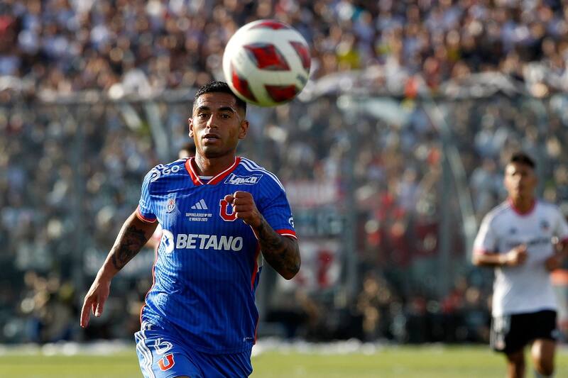 El lateral en Universidad de Chile. Foto: Aton