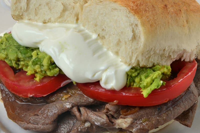 En todas sus versiones, este clásico de nuestra gastronomía se ha tomado la mesa chilena. Crédito: Marca Chile.