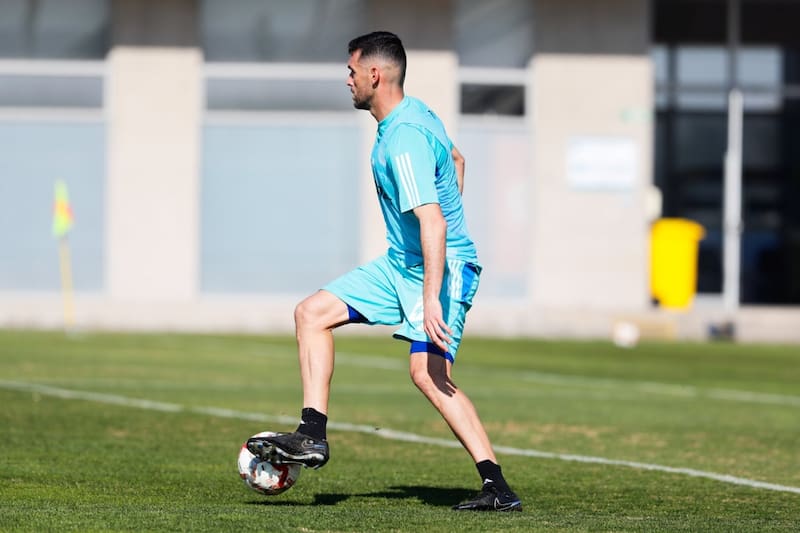 El zaguero uruguayo está listo para debutar en la U. Foto @udechile.