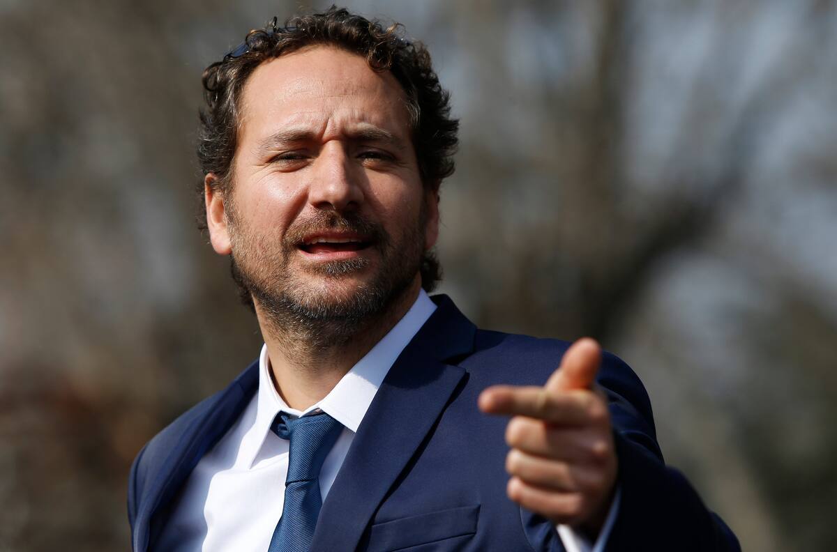 Juan Pablo Sáez plantea volver al teatro con peluches en las butacas