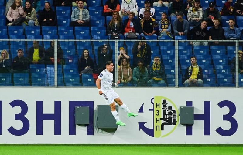 Jordhy Thompson festeja un gol por el Orenburg de Rusia. Foto: @Jordhyth_42.