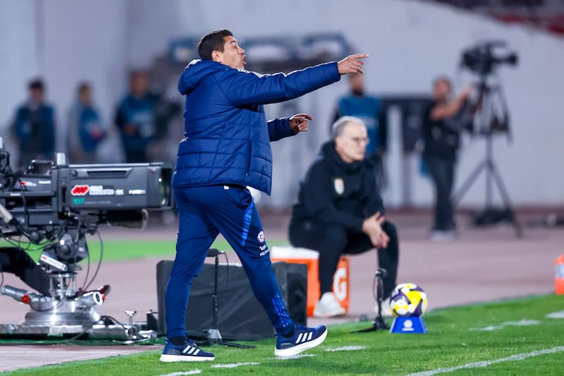 Marcelo Bielsa aportó luces y Nicolás Córdova ha entregado su diagnóstico del estado de situación. El problema sin solución hasta ahora es que los que toman la decisión de cómo seguir son Milad y Yunge.