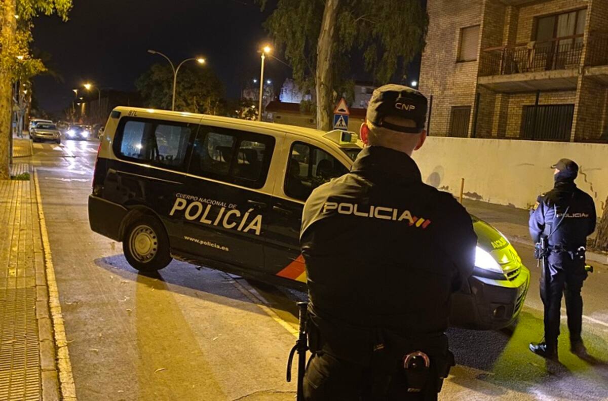 Una joven y su pareja fueron detenidos por encerrar a su abuela durante dos años