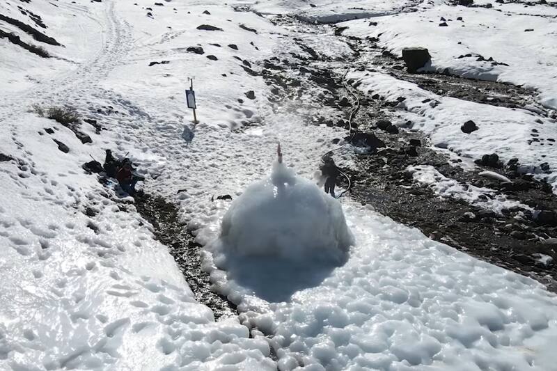 Proyecto chileno busca crear glaciares artificiales para conservar el agua.