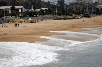 PDI investiga el hallazgo del cuerpo de una mujer en playa de Santo Domingo