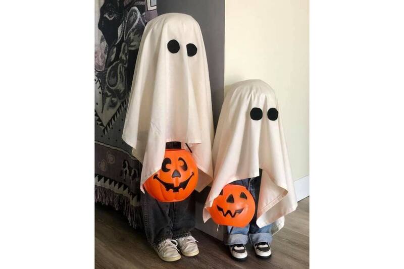 No se necesita incurrir en demasiados gastos para armar un buen disfraz de Halloween.
Créditos: Pinterest.