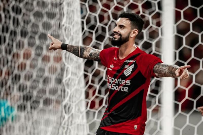 era uno de los delanteros que quería Jorge Almirón para Colo Colo