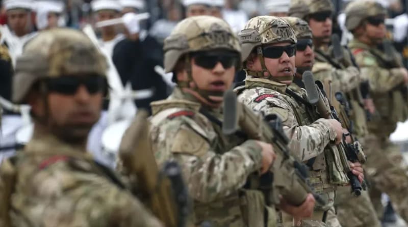 El Servicio Militar es obligatorio para aquellos hombres mayores de 18 años de edad.